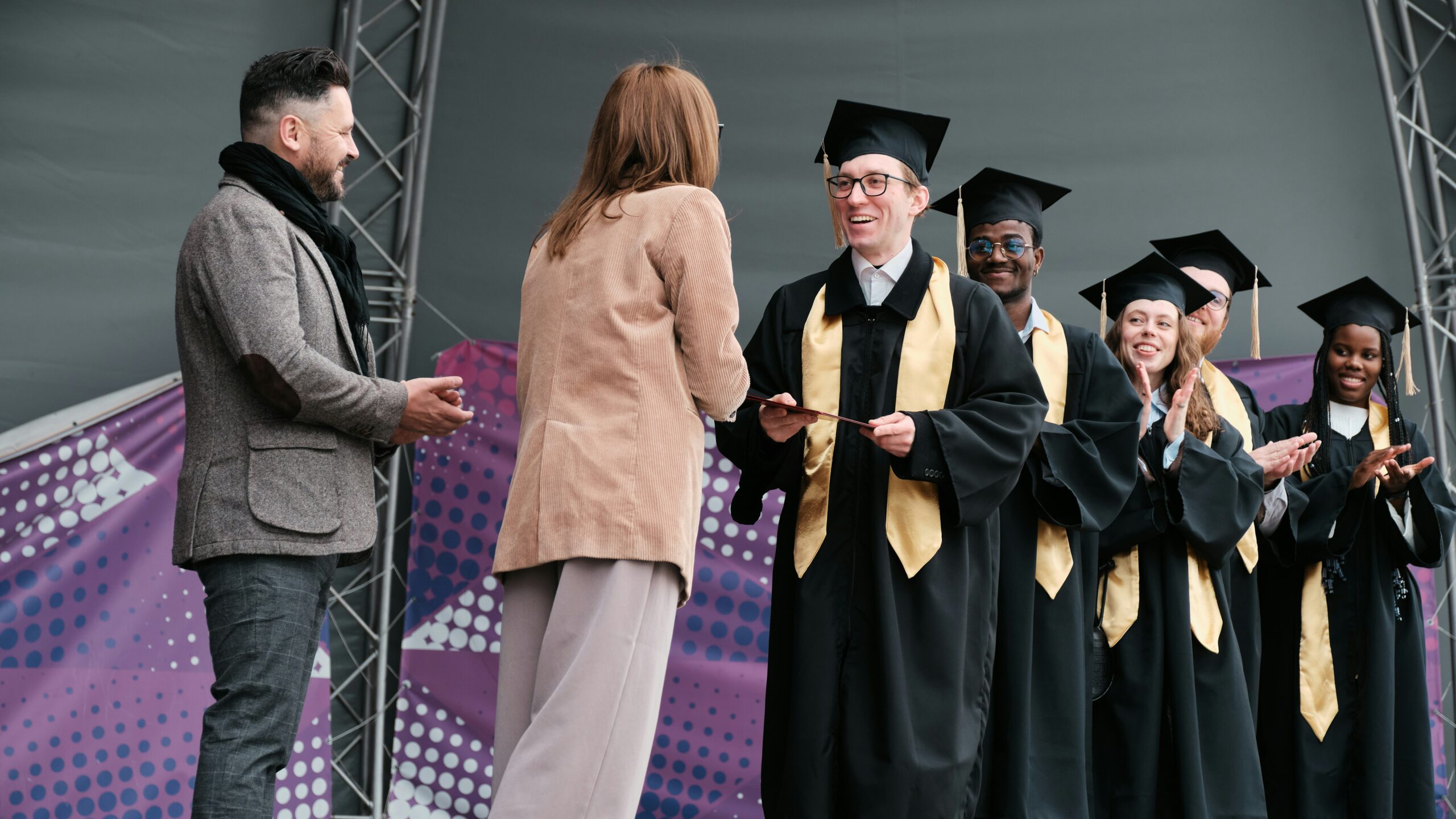 Jacob Baime:Global Professionals